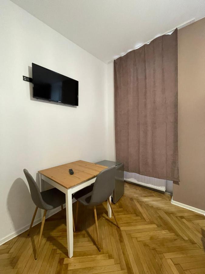 Schei Central Studios In The Heart Of Braşov Exterior foto