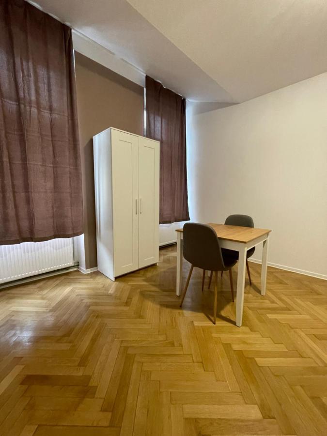 Schei Central Studios In The Heart Of Braşov Exterior foto