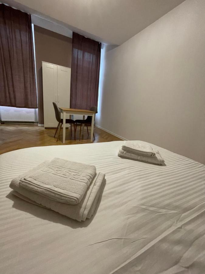 Schei Central Studios In The Heart Of Braşov Exterior foto